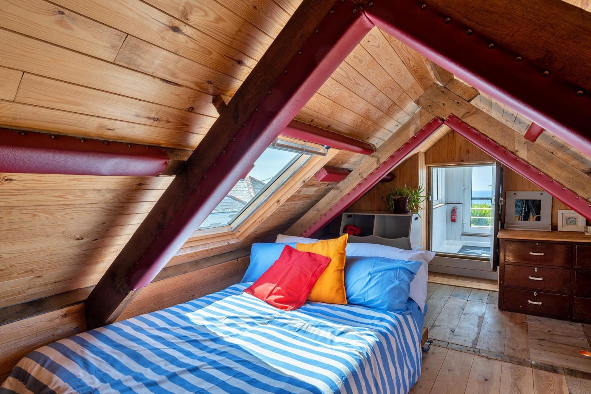 Finest Retreats - The Watchtower At Western Watch Lower Boscaswell Exteriör bild